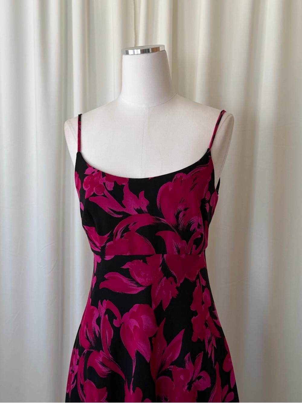 Vintage A.J. Bari 100% Silk Floral Tiered Mini Dress Pink & Black Size 10. - Picture 7 of 15
